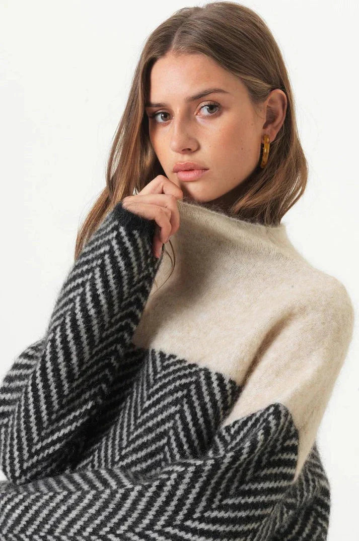 OLIVIA™ - COZY TURTLENECK SWEATER | Beige / XS | Toronty Ottawa